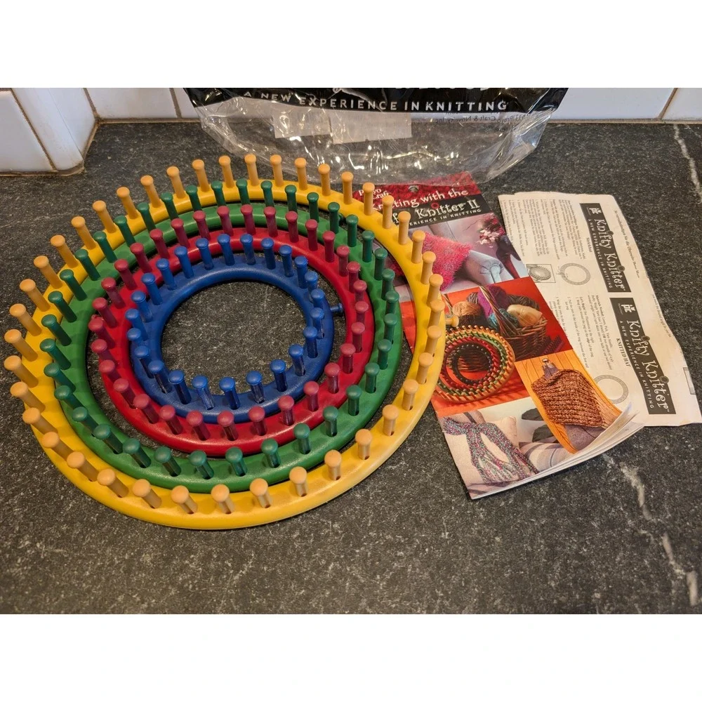 Provo Craft Knifty Knitter Round Loom Set 4 Sizes Yellow Green Red Blue Bag Book